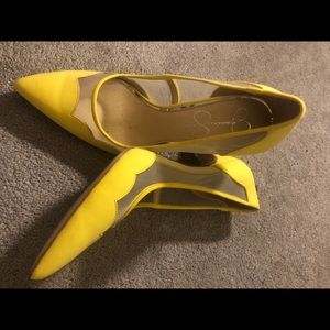 Jessica Simpson netted heels